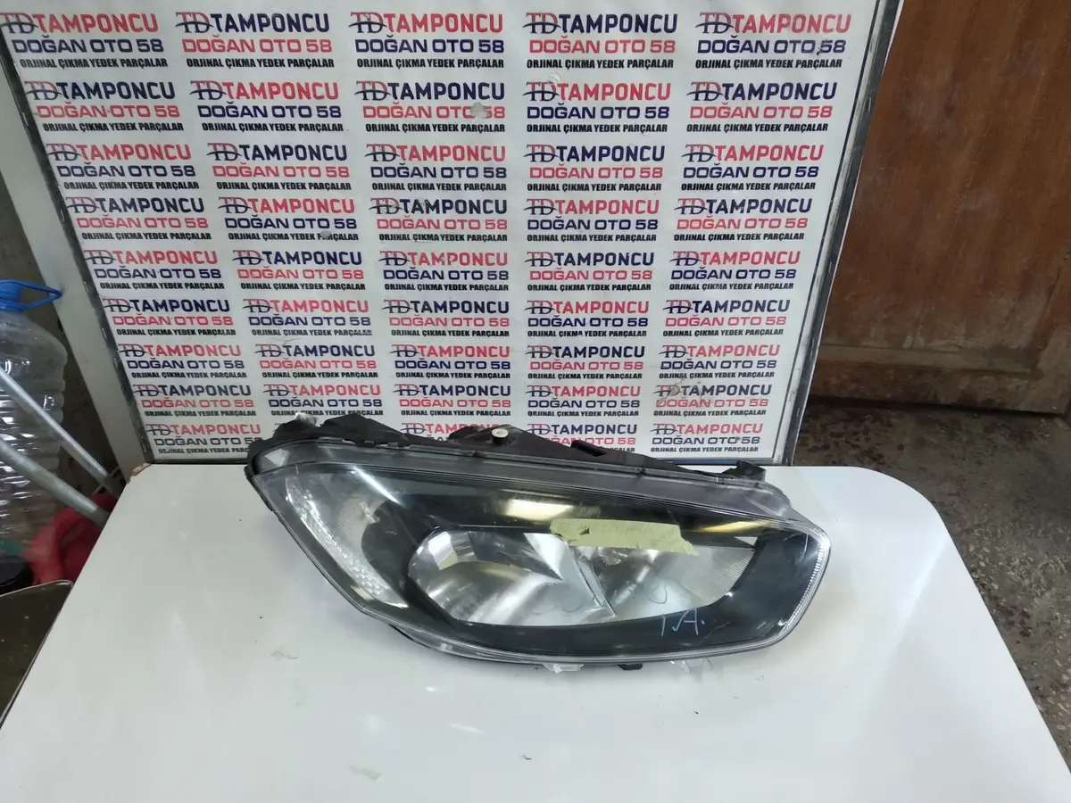 Ford Courier Sağ Far Orjinal Çıkma 14-18