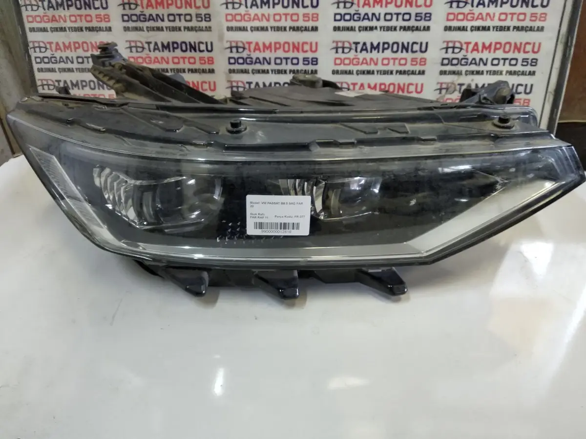 Volkswagen Passat B 8.5 Sağ Far Orjinal Çıkma 20