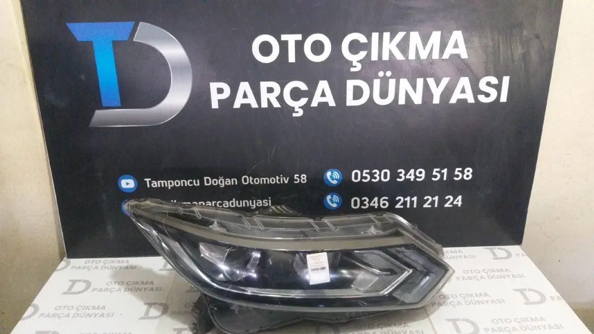Nissan Qashqai Sağ Far 17-21