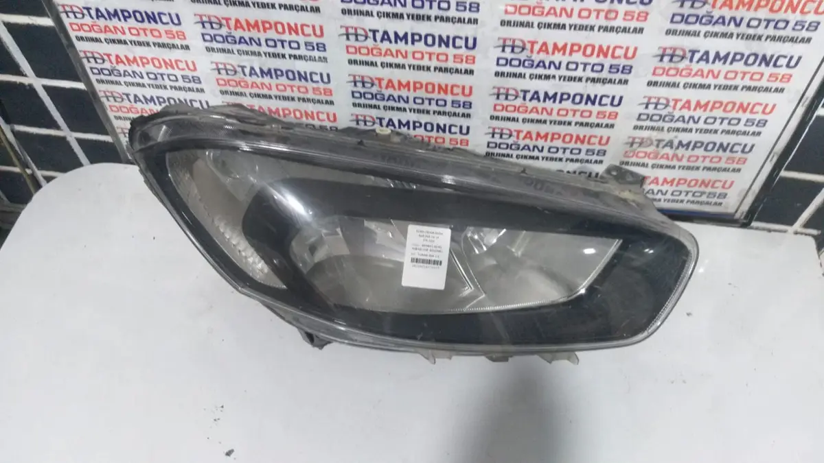 Ford Courier Sağ Far Siyah 14-18