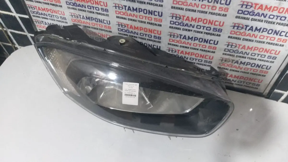 Ford Courier Sağ Far Siyah 14-18