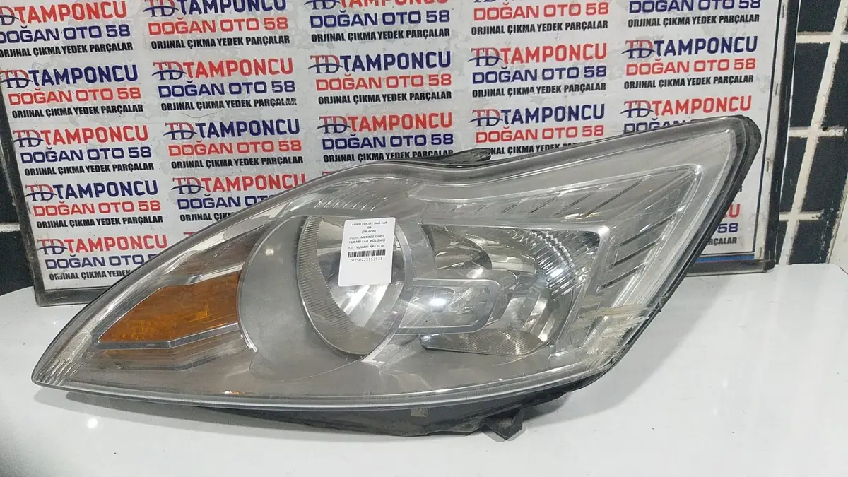 Ford Focus 2 Sağ Far -08