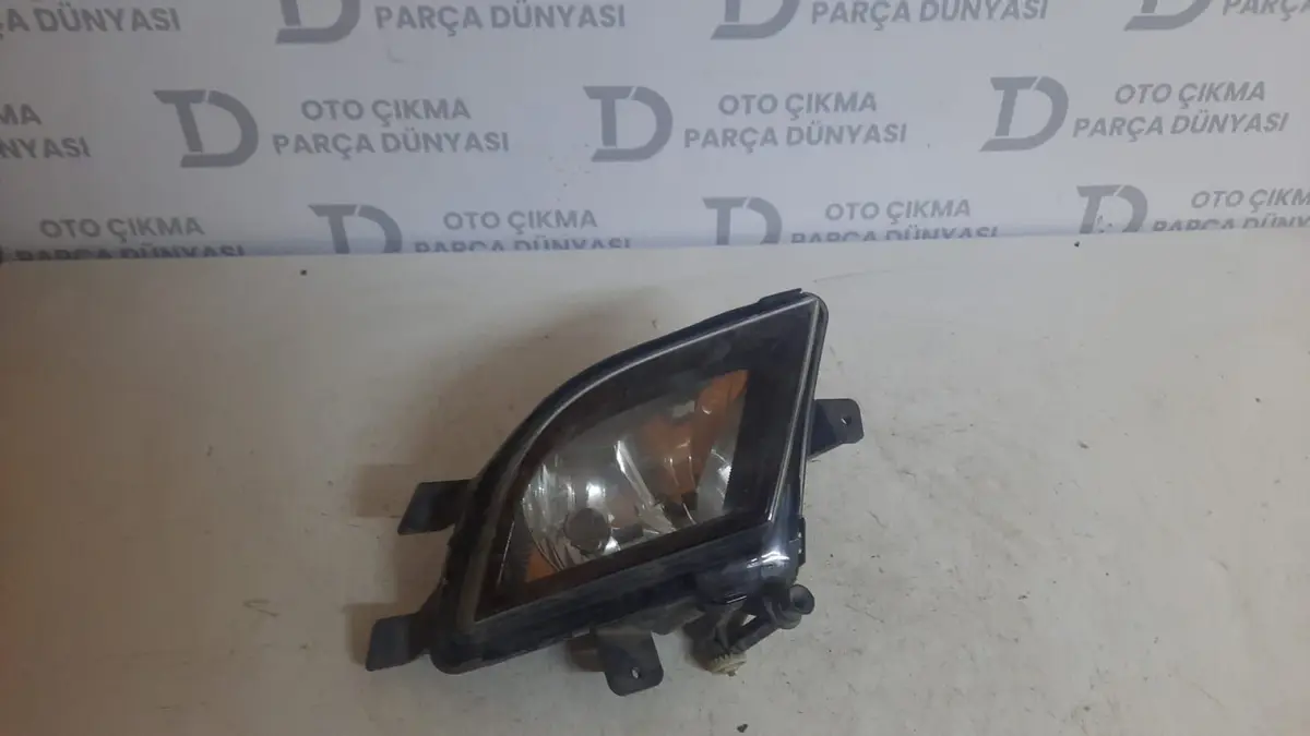 Volkswagen Jetta Sağ Sis Farı