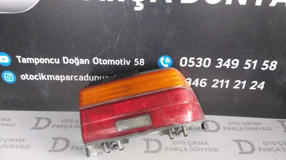 Toyota Corolla Sağ Stop E.Kasa