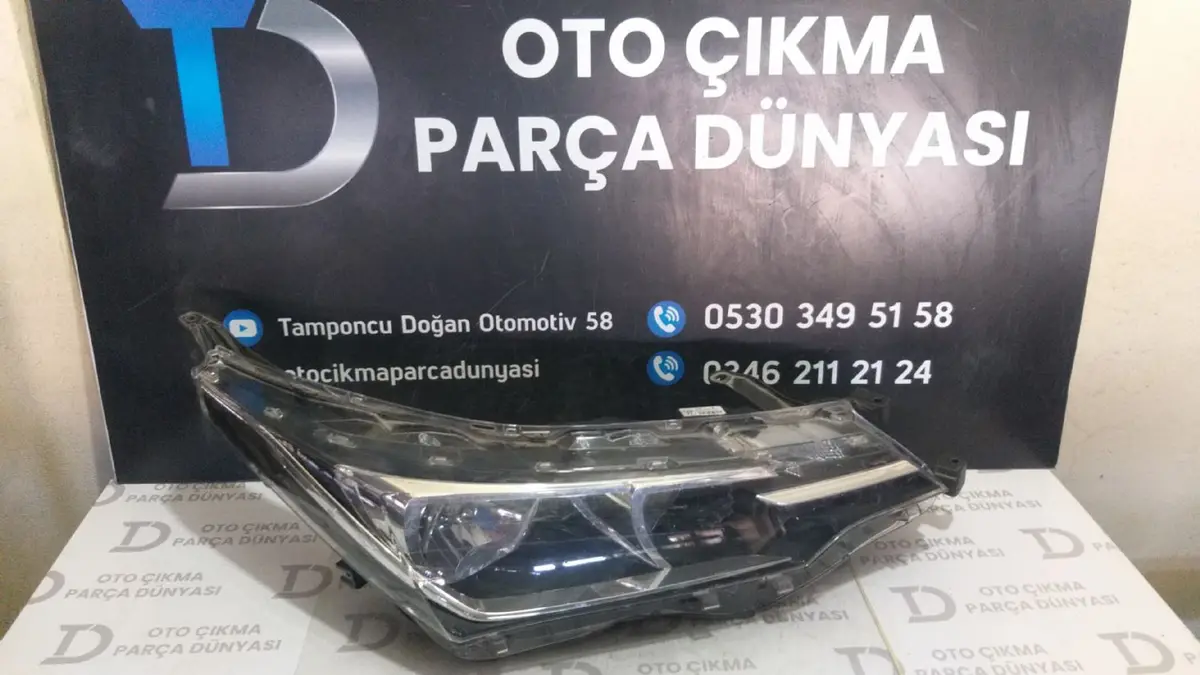 Toyota Corolla Sağ Far