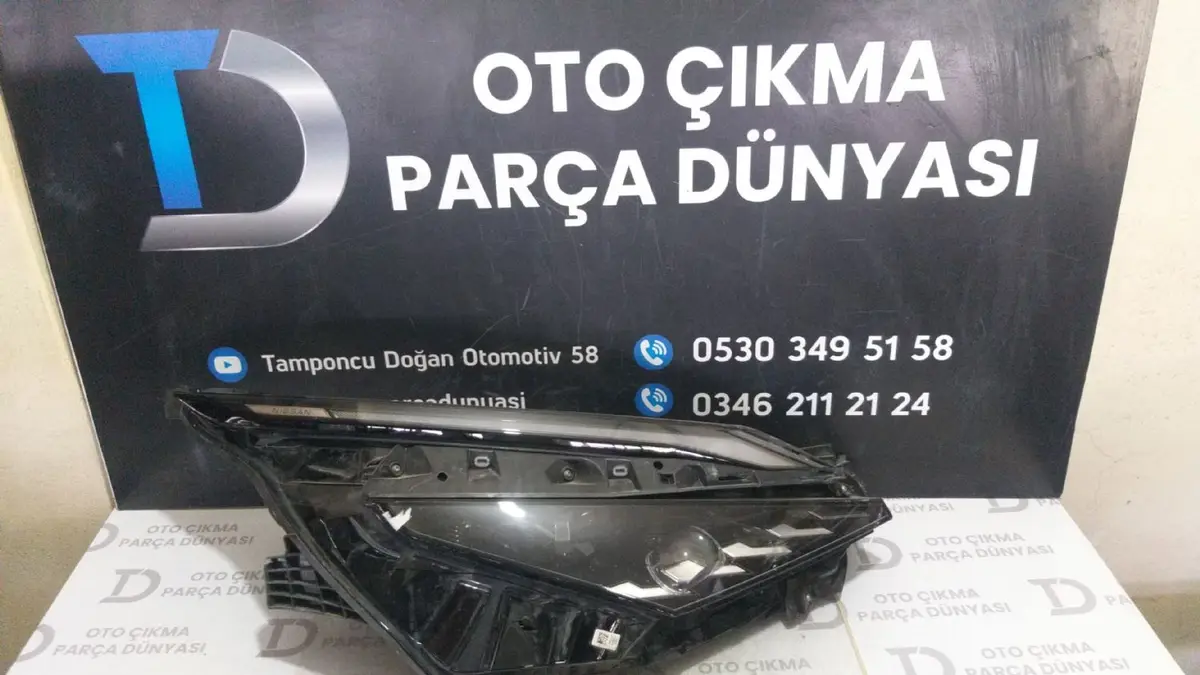 Nissan Qashqai Sağ Far Cam Kırık