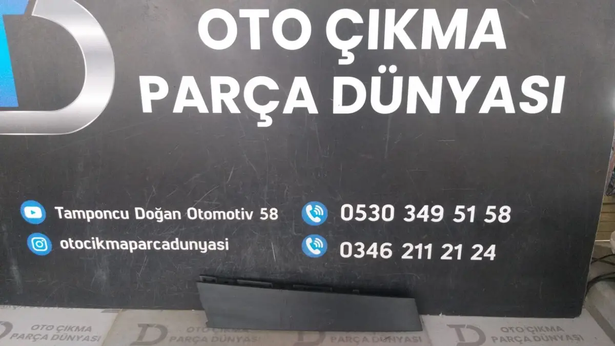 Renault Clio 5 Arka Kapı Sol Direk Çıtası 20-24