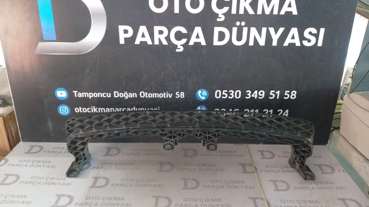 Volkswagen Passat B 7 Ön Tampon Braketi