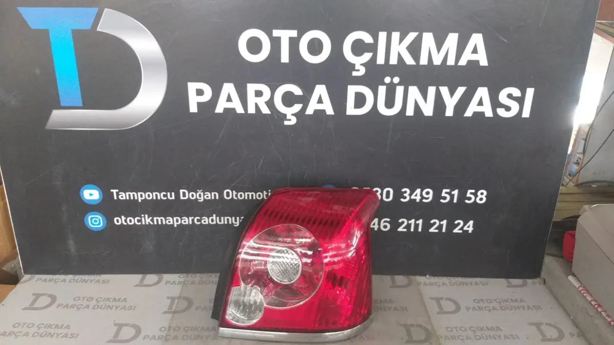 Toyota Avensis Sağ Stop 04-06