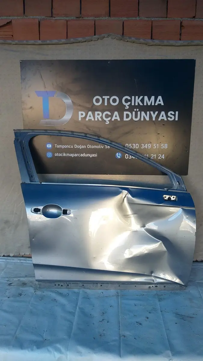 Renault Clio 5 Sağ Ön Kapı 19-23