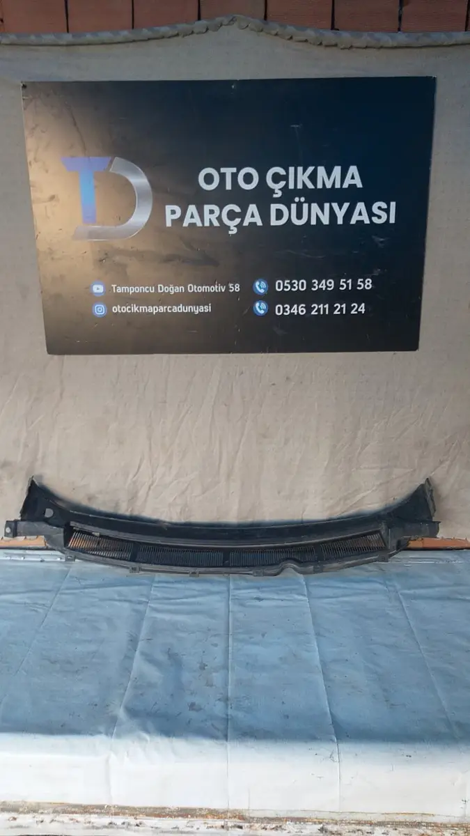 Ford Courier Ön Cam Izgarası 14-23