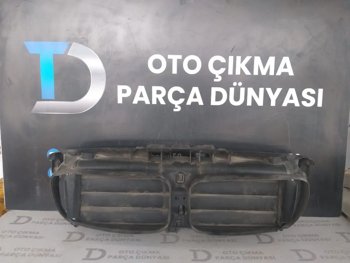 BMW F10 Radyatör Maskesi