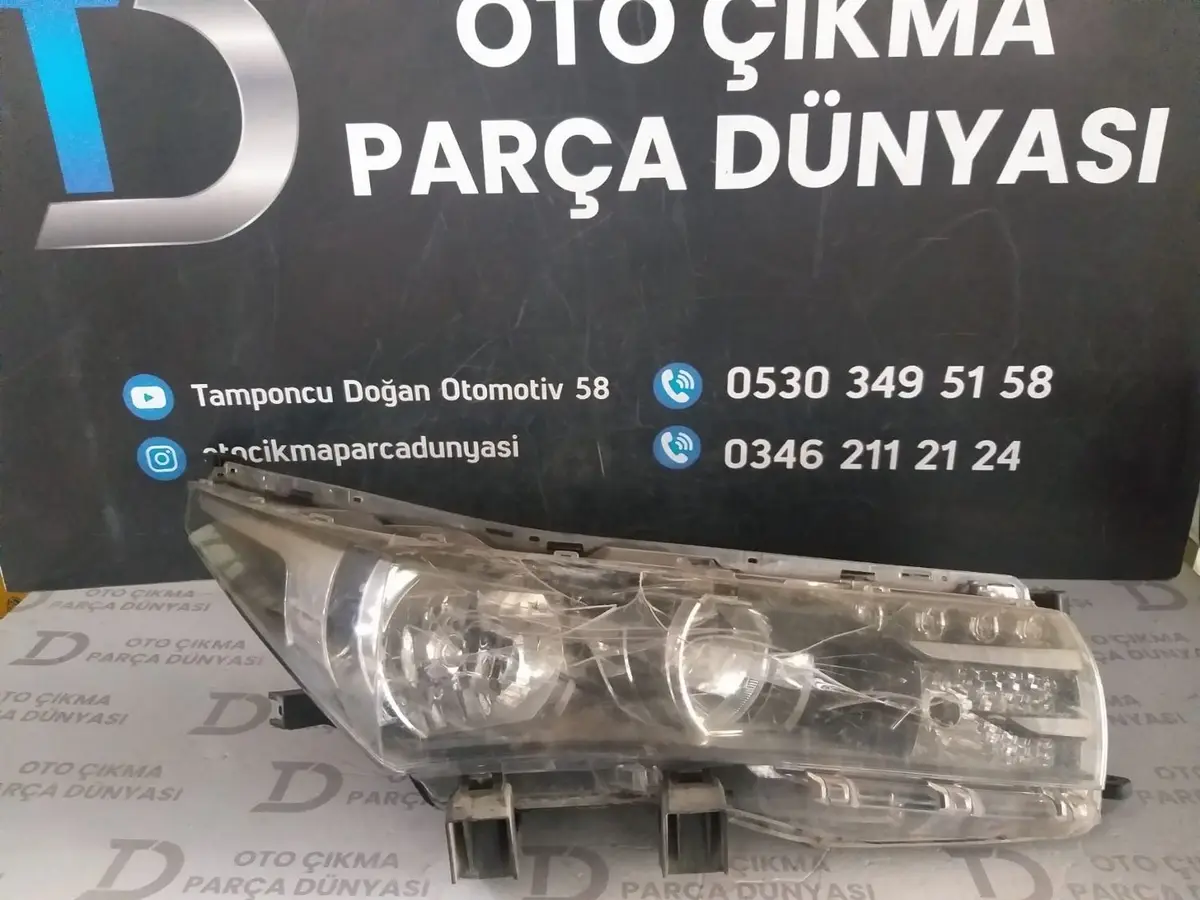 Toyota Corolla Sağ Far (13-17)