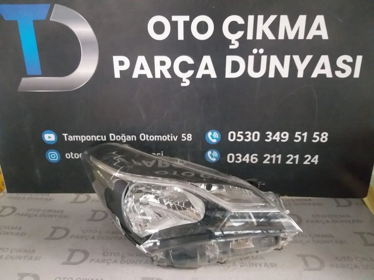 Toyota Yaris Sağ Far