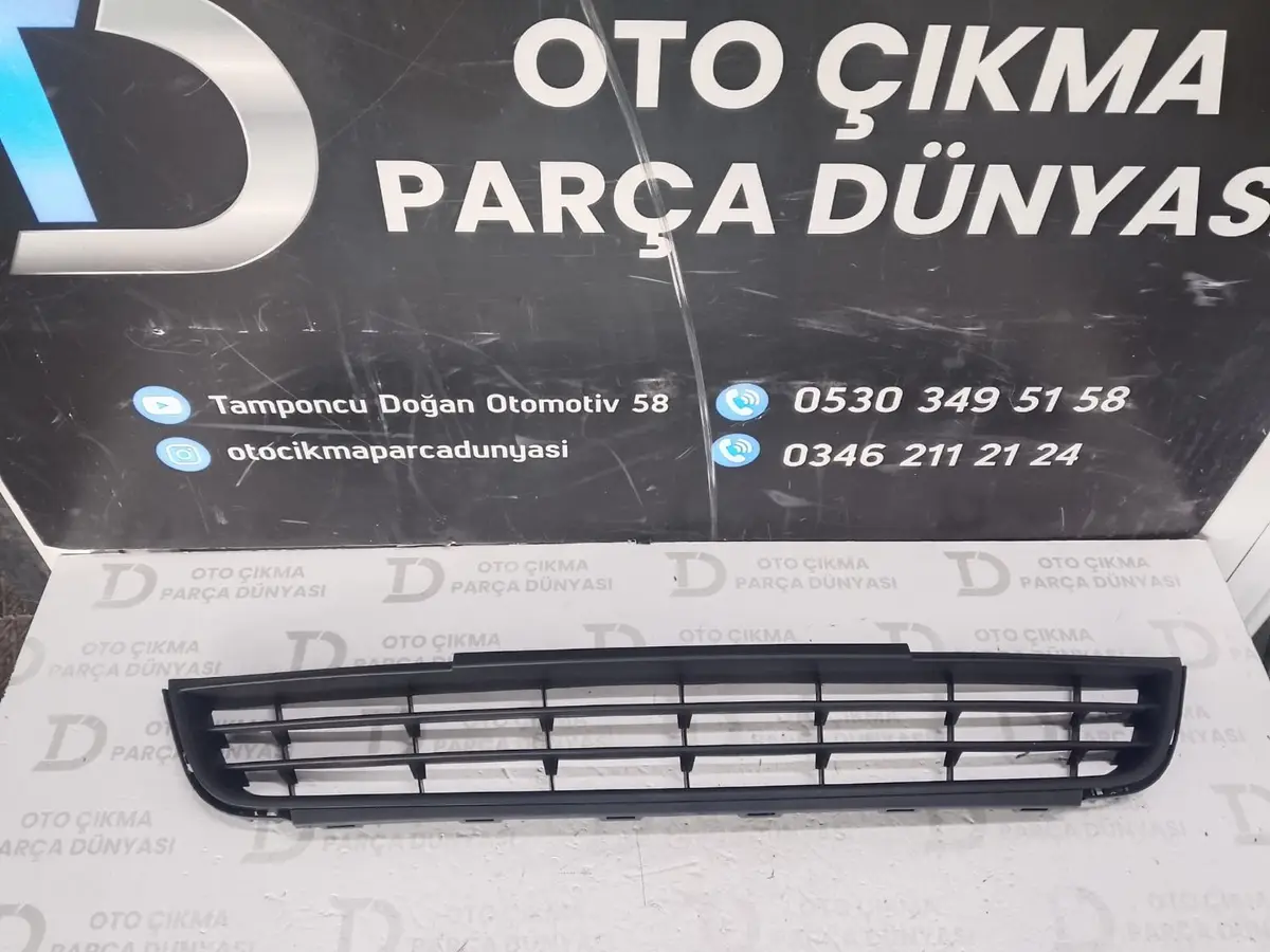 Volkswagen Jetta Ön Tampon Panjuru Siyah 2010