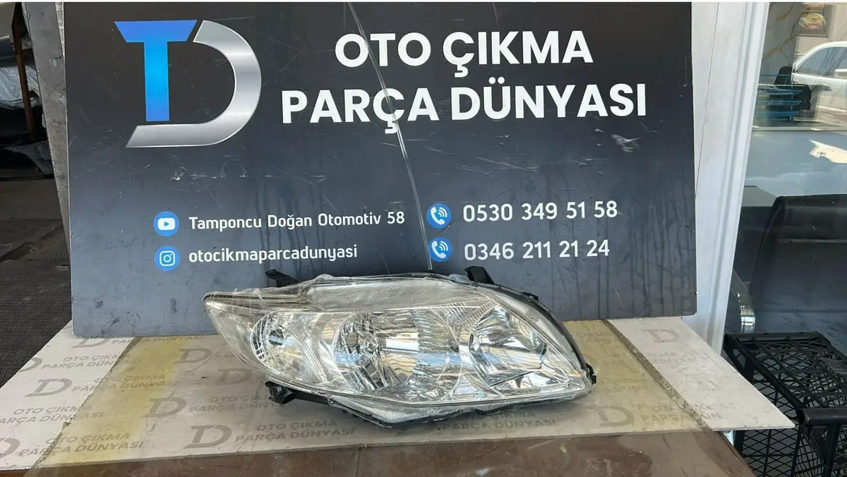Toyota Corolla Orjinal Çıkma Sağ Far 2008 - 2010