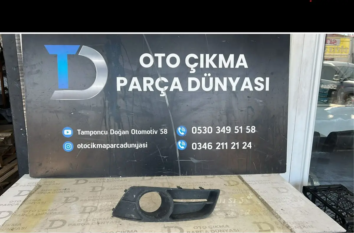 Toyota Corolla Sis Farı Kapağı Sağ Taraf