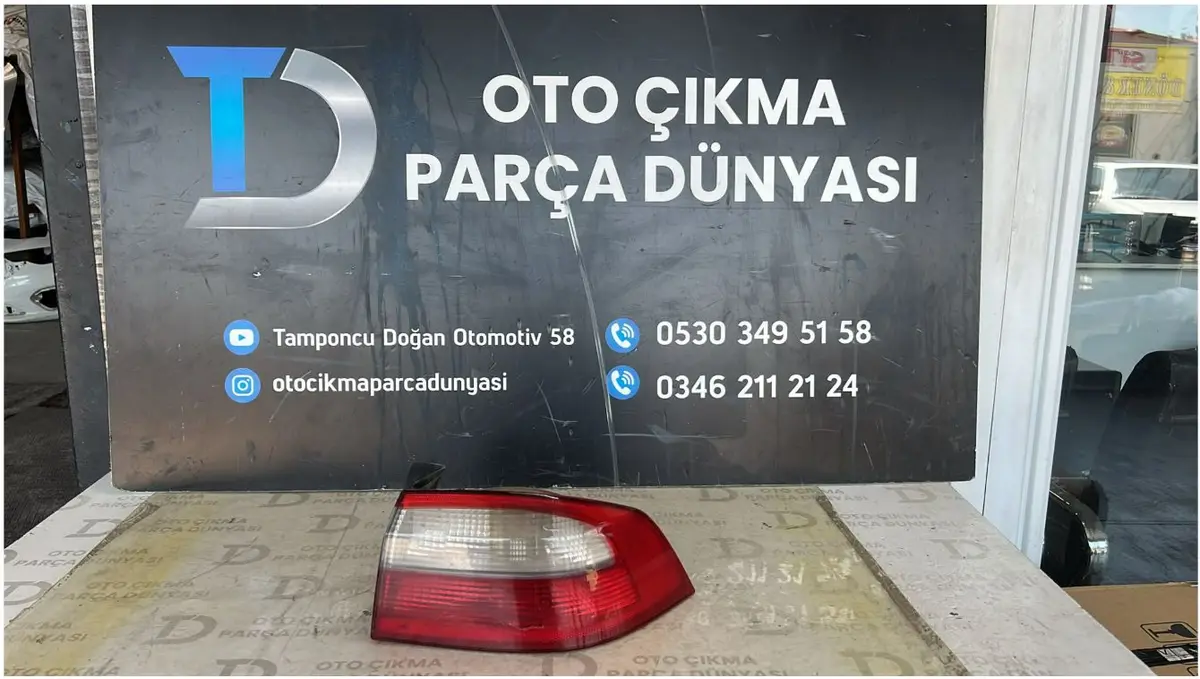 Renault Laguna 2001-2007 Sağ Dış Stop