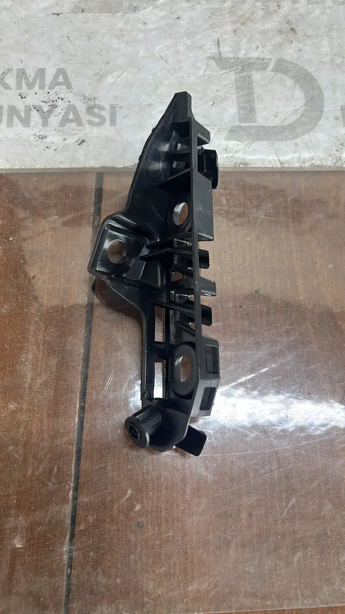 Volkswagen Passat Ön Tampon B8 Sol Braket 2015