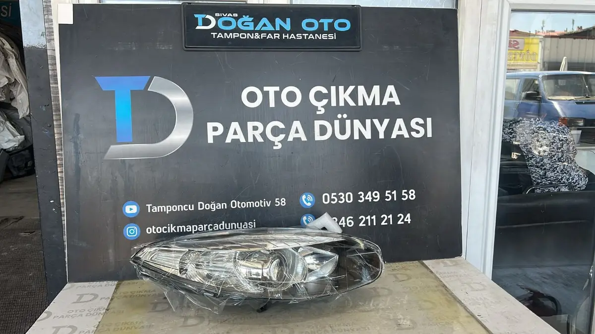 Renault Fluence Sağ Far 2013 Mercekli Siyah Çerçeveli Sıfır
