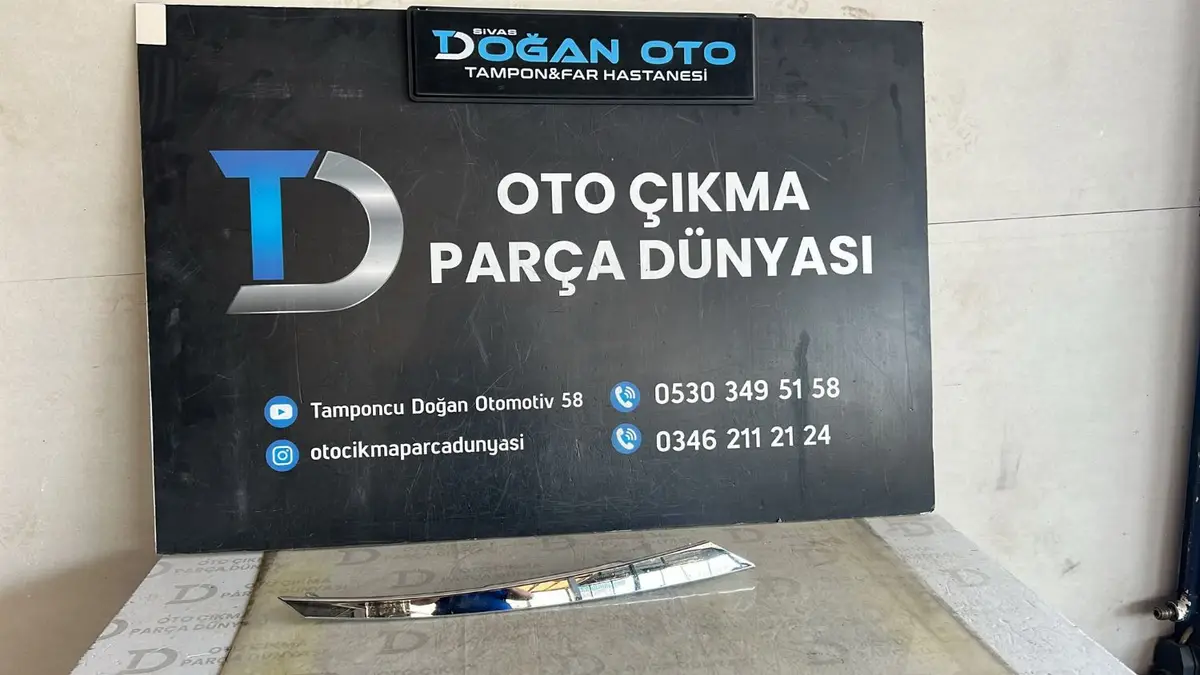 Honda Civic Sağ Far Krom Çıtası