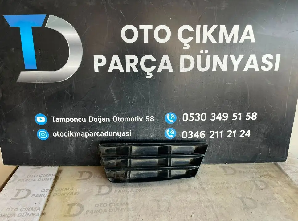Audi A4 Sağ Sis Çerçevesi