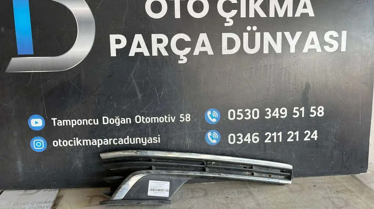 Volkswagen Passat B7 Sağ Sis Farı Çerçevesi