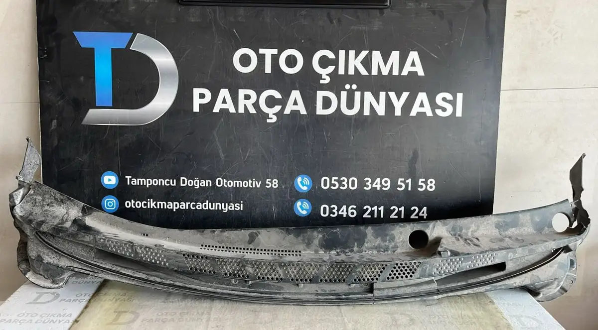 Kia Ceed Ön Cam Yağmurluk Plastiği