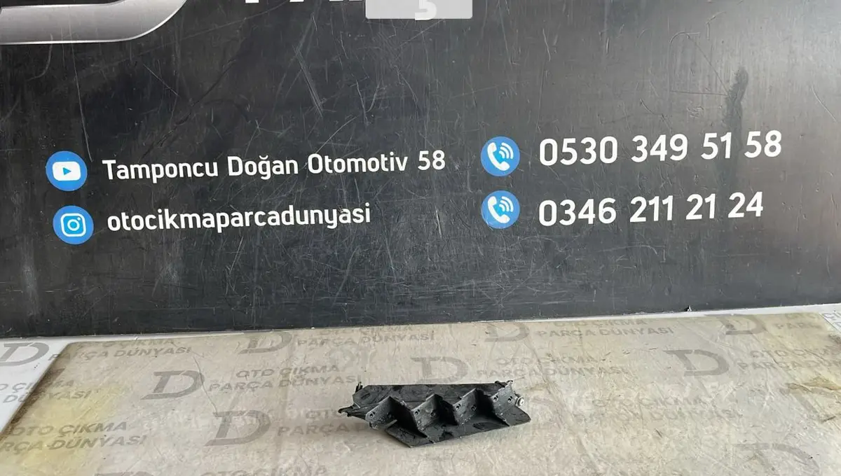 Volkswagen Passat B6 Ön Far Alt Tampon Bağlantı Braketi
