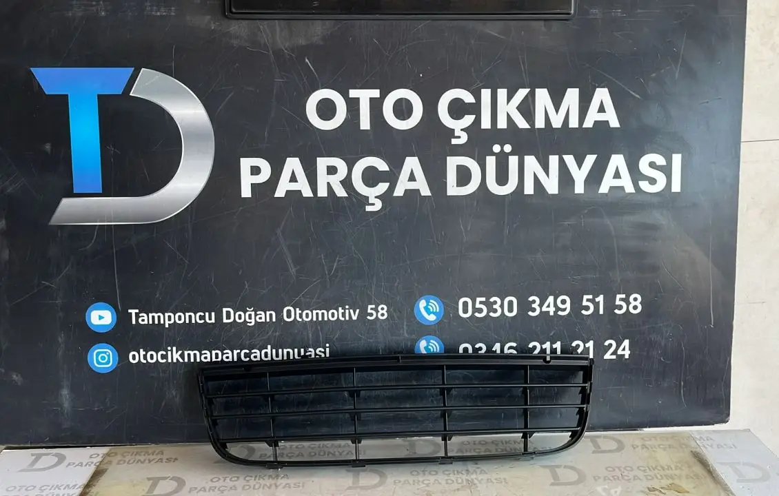 Volkswagen Jetta Ön Tampon Orta Izgarası