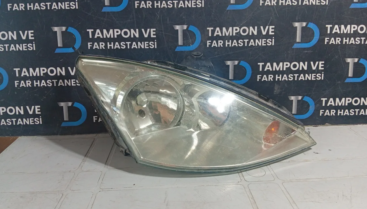 Ford Focus 1 Sağ Far (02-05)