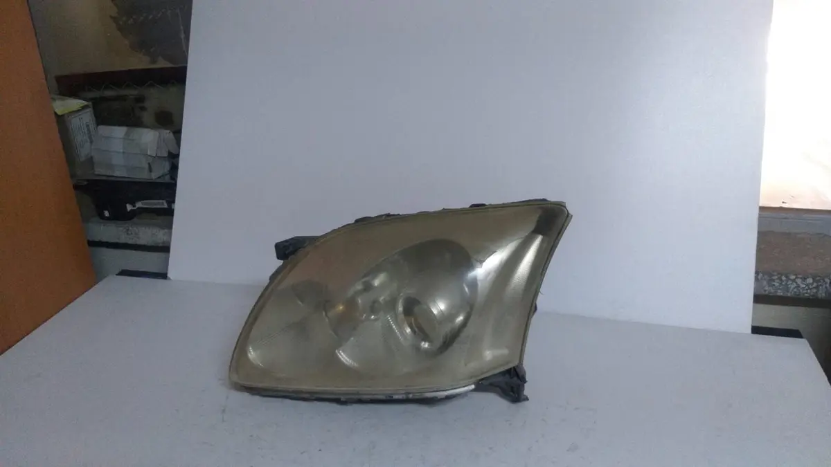 Toyoya Avensis Sol Far 03-08
