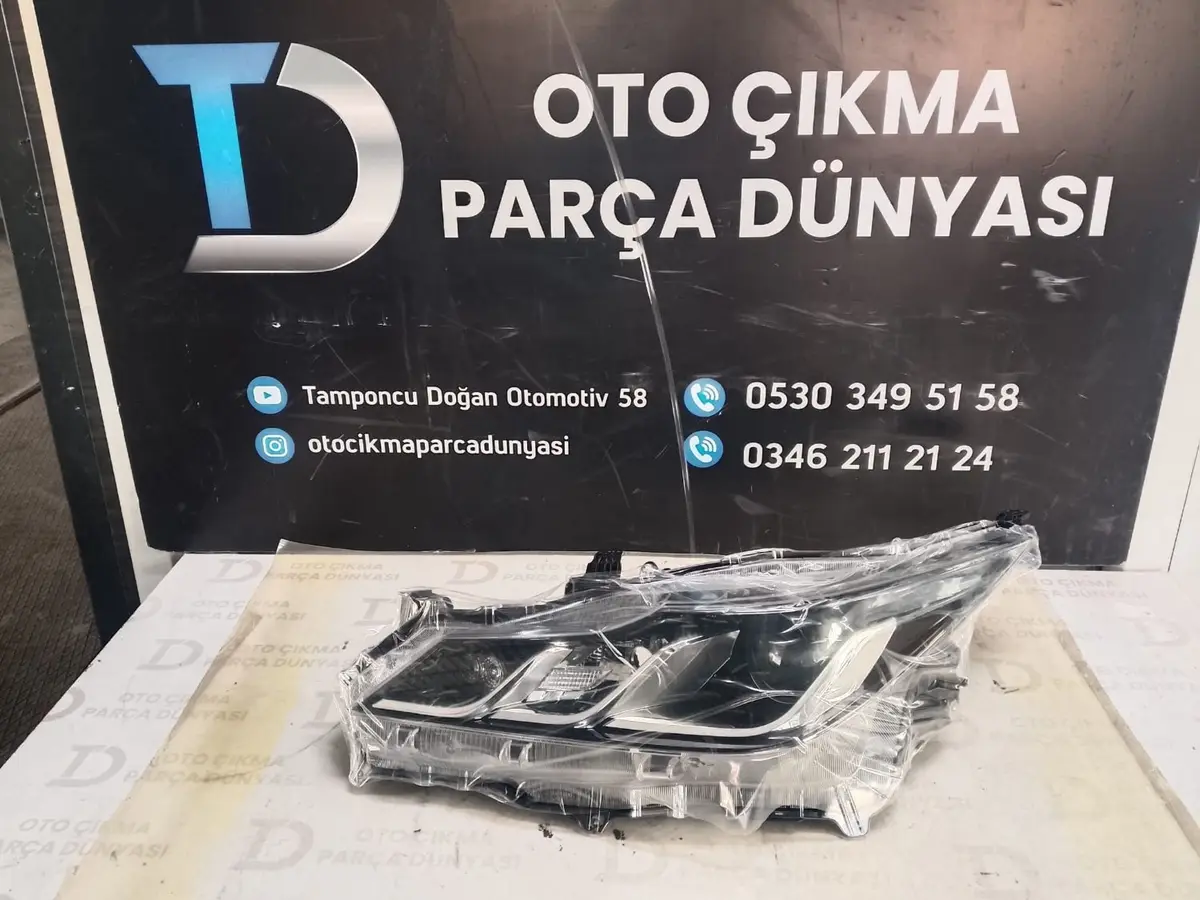 Toyota Corolla Sağ Far 17>19