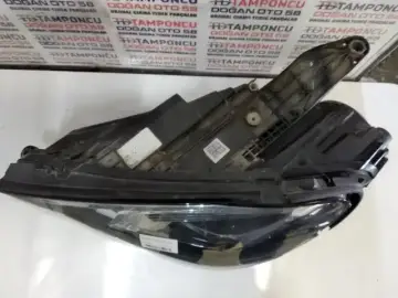 Mercedes M Serisi Sol Far W 167