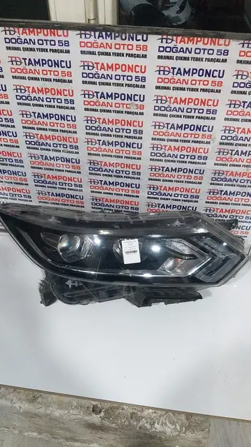 Nissan Qashqai Sağ Far 17-22