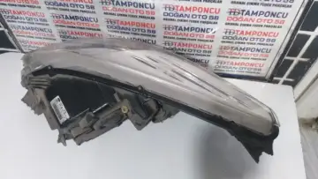 Ford Kuga Sağ Far Merceksiz 13-16