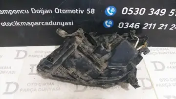 Toyota Avensis Sağ Far 03-08