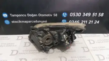 Toyota Avensis Sağ Far 03-08