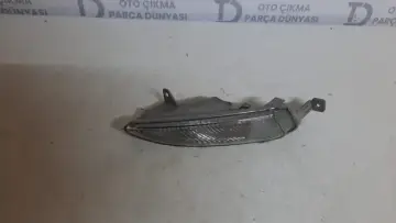 Opel Astra J Sağ Ön Tampon Sinyali
