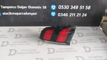 Peugeot 5008 Sağ İç Stop Cam Kırık