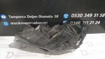 Opel Astra J Sağ Far Cam Kırık