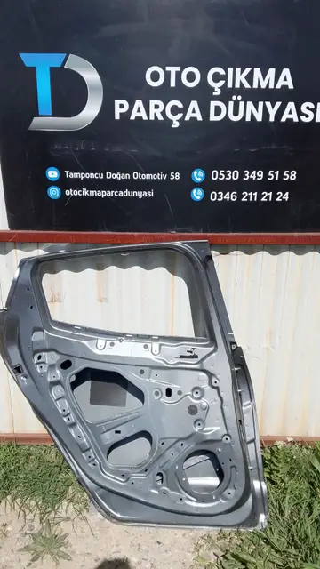 Renault Clio 5 Sol Arka Kapı