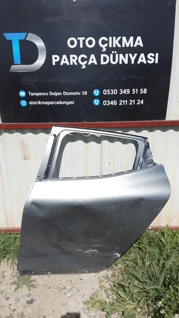 Renault Clio 5 Sol Arka Kapı