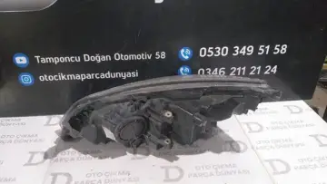 Opel Astra J Sağ Far Cam Kırık