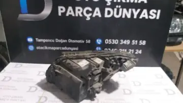 Mercedes C Serisi Sağ Far W 205 Cam Kırık