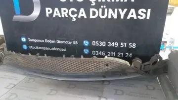 Mercedes C Serisi W205 AMG Ön Tampon Orta Izgara