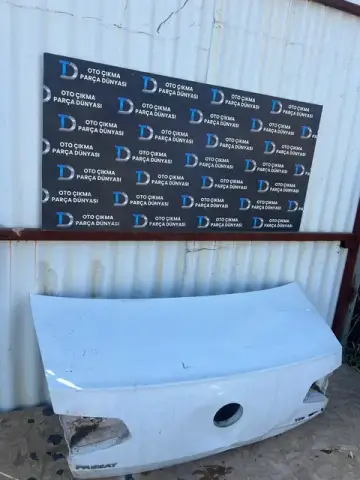 Volkswagen Passat Arka Bagaj Kapağı 12-17