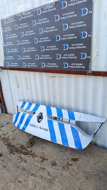 Renault Megane 4 Bagaj Kapağı Kaplaması