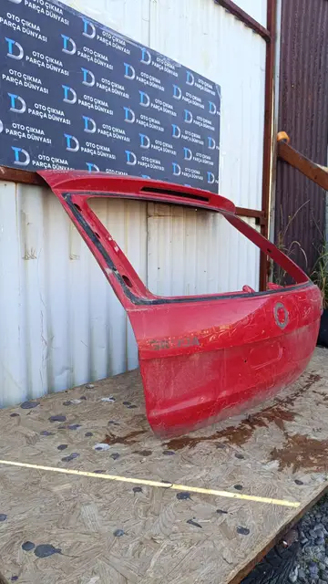 Skoda Rapid Bagaj Kapağı 13-18