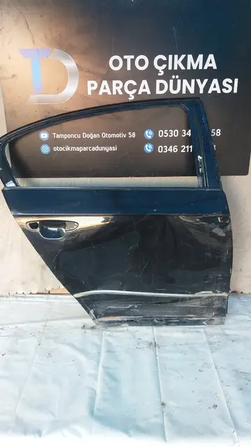 Volkswagen Passat Sağ Arka Kapı 05-11